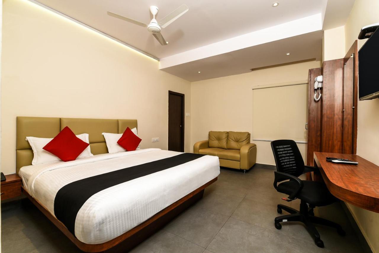 Hotel Super Capital O Siddartha Grand Vijayawāda Exterior foto