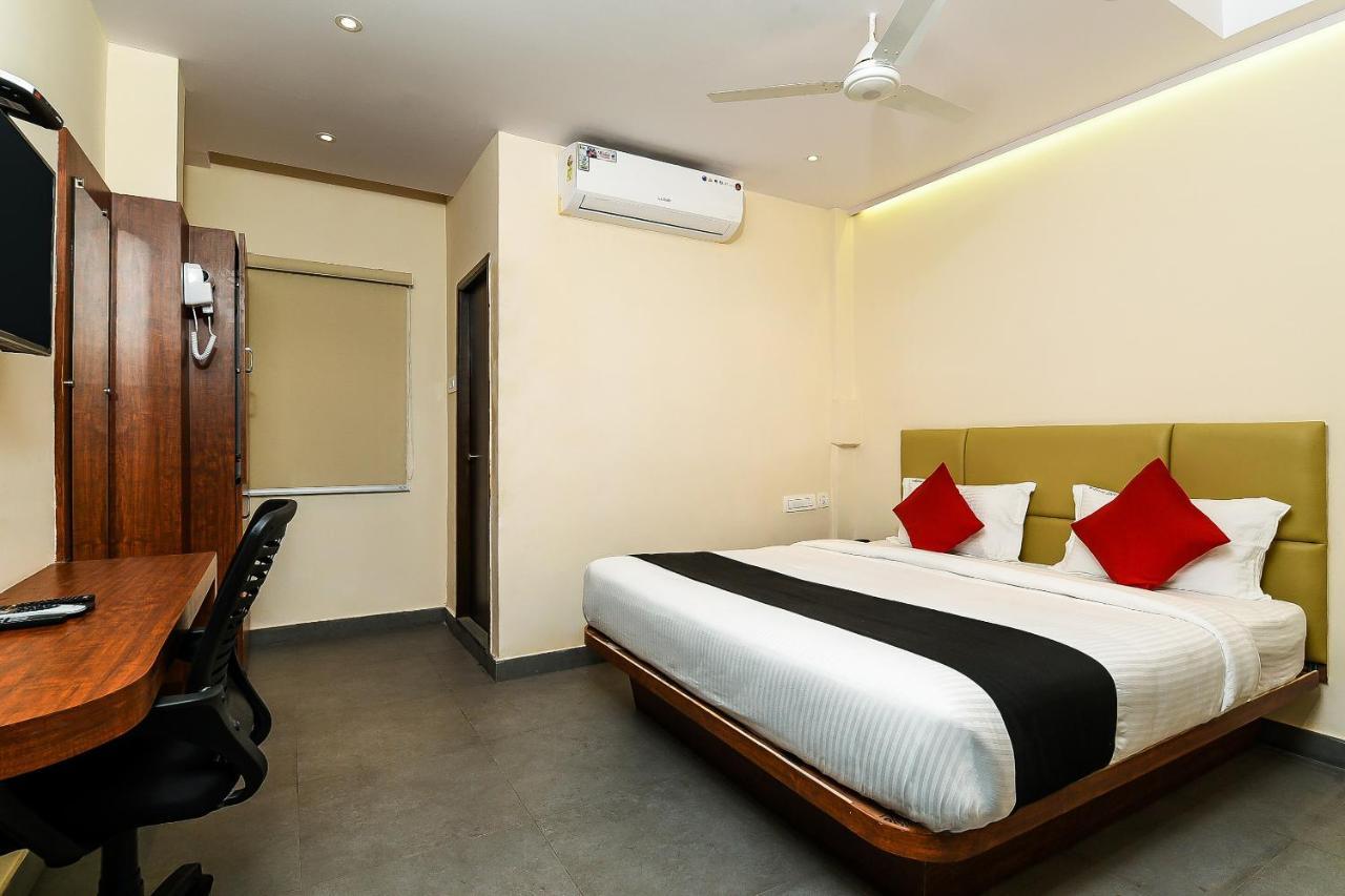 Hotel Super Capital O Siddartha Grand Vijayawāda Exterior foto