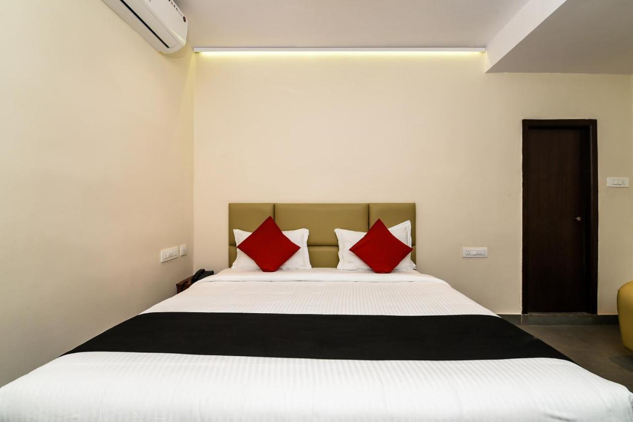 Hotel Super Capital O Siddartha Grand Vijayawāda Exterior foto