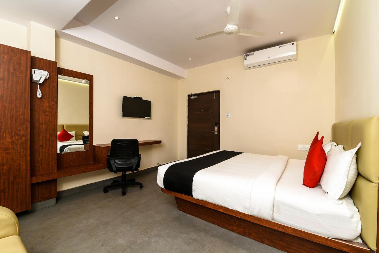 Hotel Super Capital O Siddartha Grand Vijayawāda Exterior foto