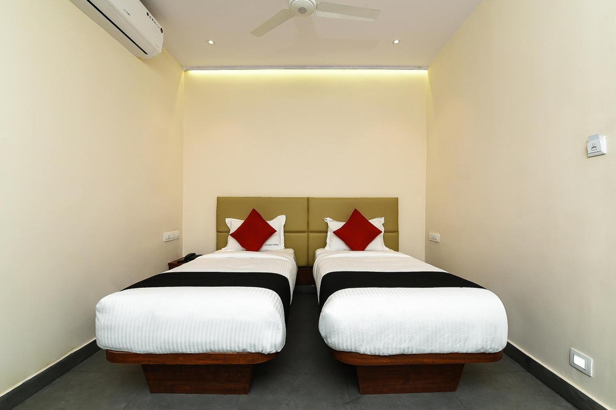 Hotel Super Capital O Siddartha Grand Vijayawāda Exterior foto