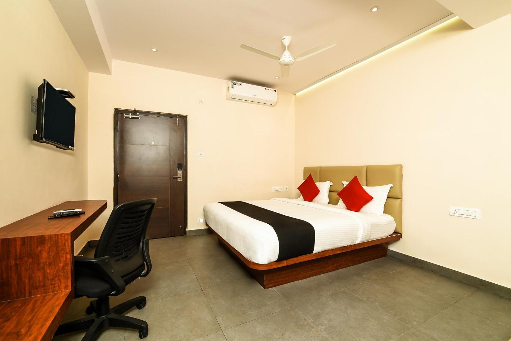 Hotel Super Capital O Siddartha Grand Vijayawāda Exterior foto