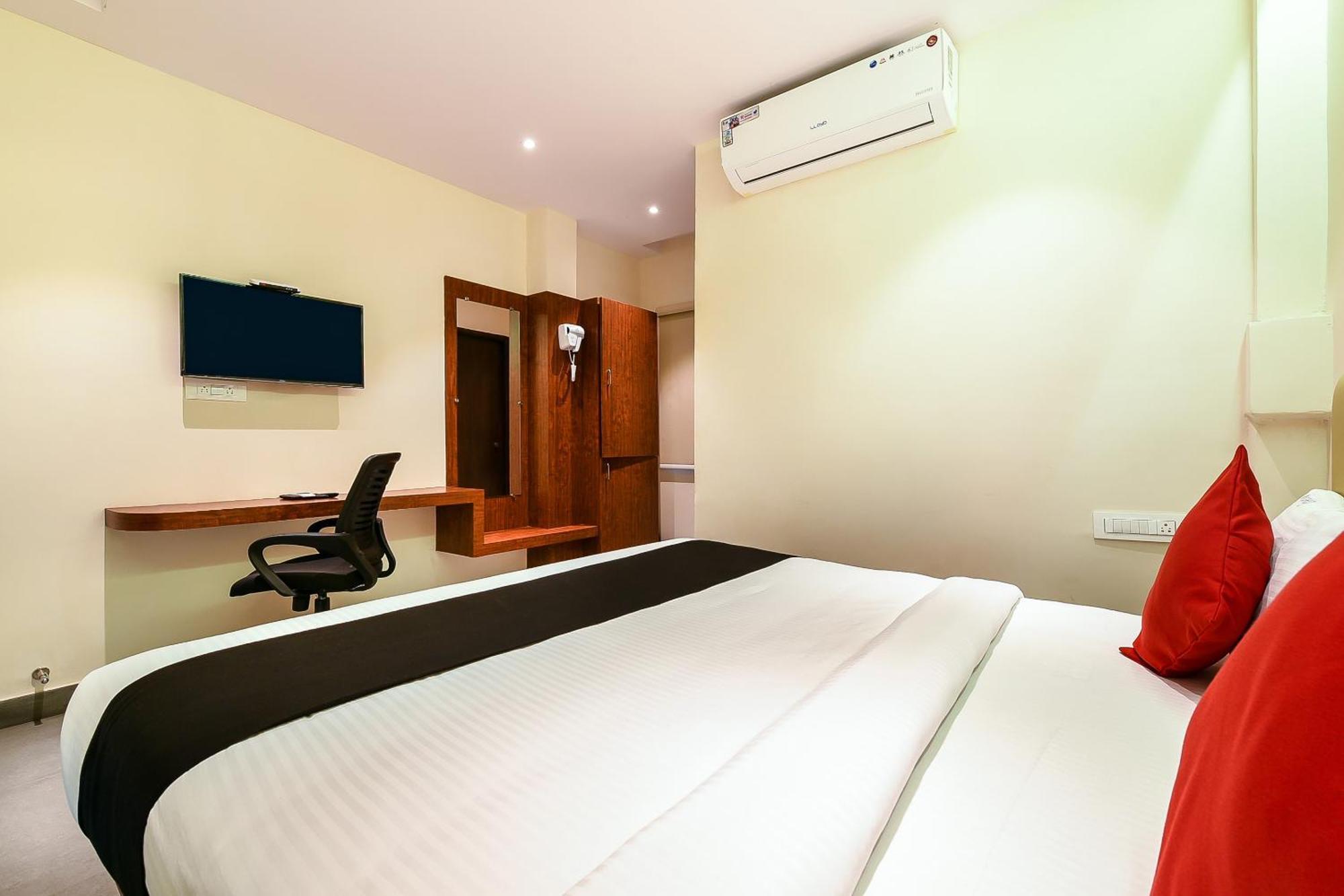 Hotel Super Capital O Siddartha Grand Vijayawāda Exterior foto