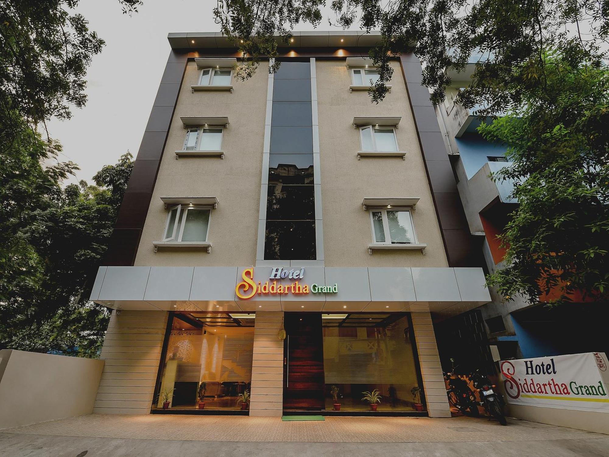 Hotel Super Capital O Siddartha Grand Vijayawāda Exterior foto