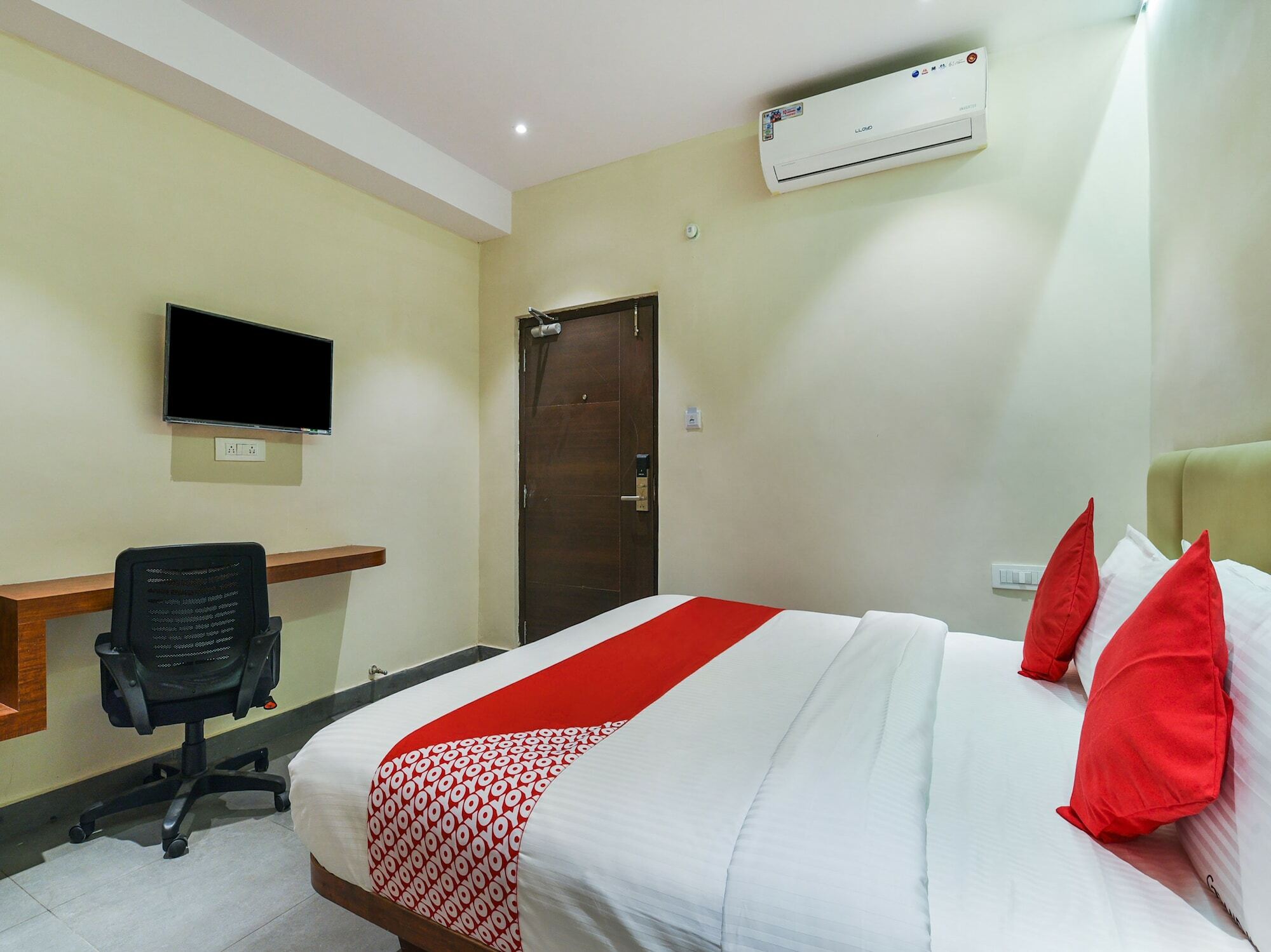 Hotel Super Capital O Siddartha Grand Vijayawāda Exterior foto